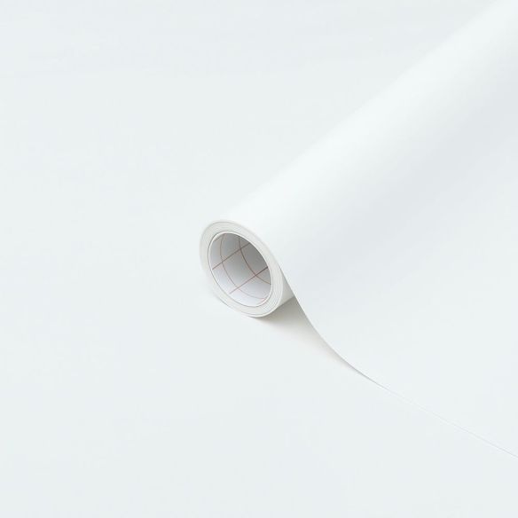 Volle rol plakfolie in uni wit mat, 67,5 cm breed en 15 m lang, ideaal voor tafelbescherming.
