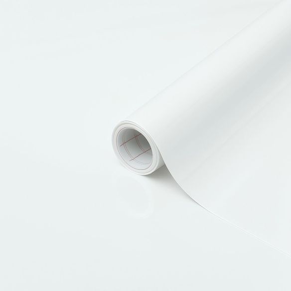 Volle rol plakkende folie in uni wit glossy, 67,5cm breed en 15m lang, geschikt voor tafels.