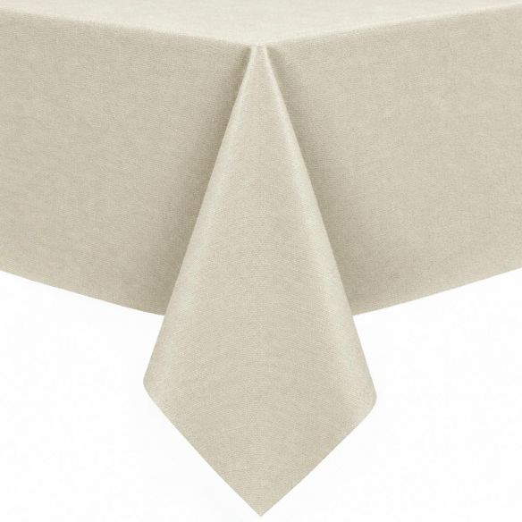 Een effen ecrukleurig gecoat tafellaken met een subtiele textuur, strak over een tafel gedrapeerd voor een nette en beschermende uitstraling.