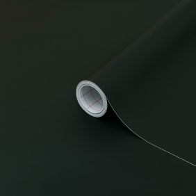 Volle rol plakfolie in uni zwart mat, 67,5cm breed en 15m lang, ideaal voor tafels.