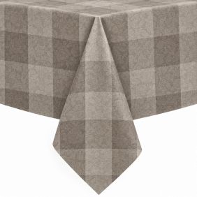 Gecoat tafellinnen in taupe met een subtiel geblokt patroon en verfijnde bloemmotieven, elegant gedrapeerd over een hoek van een tafel.