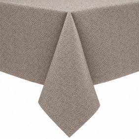 Lichtbruin gecoat tafellinnen met een verfijnd patroon van fijne blaadjes, elegant gedrapeerd over de hoek van een tafel voor een strakke uitstraling.
