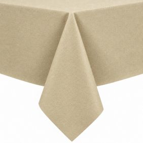 Gecoat tafellinnen in een effen beige kleur, strak over een tafel gedrapeerd met een subtiele textuur die een natuurlijke uitstraling geeft.