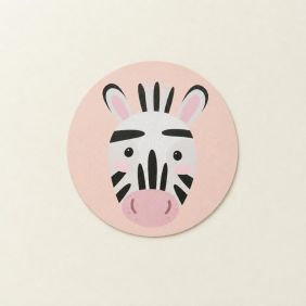 Ronde placemat met een schattige zebra afbeelding op een roze achtergrond.