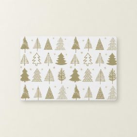 Rechthoekige placemat met een wit oppervlak en een herhalend patroon van diverse kerstbomen in een gouden kleur voor een feestelijke tafeldekking.