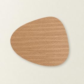 Beige placemat Olivia van 30,5x39cm met een natuurlijke uitstraling en een unieke vorm.