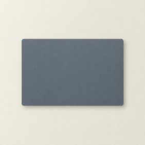 Rechthoekige placemat van gerecycled leer in de kleur storm, met afgeronde hoeken, plat afgebeeld op een lichte, neutrale ondergrond.