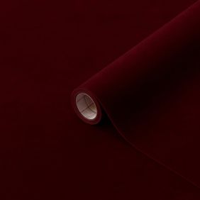 Volle rol plakkende velours folie in bordeaux kleur, 45cm breed en 4,8m lang, geschikt voor tafels.