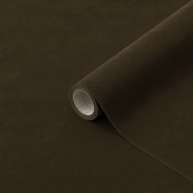 Volle rol plakfolie in bruin velours, 45cm breed en 4,8m lang, ideaal voor tafelbescherming.