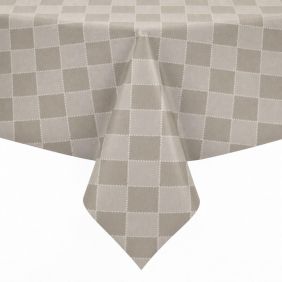 Tafelzeil Met Molton Rug Weaver Taupe met een subtiel geblokt patroon in taupe tinten, elegant gedrapeerd over een tafel voor een beschermde look.
