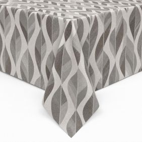 Tafelzeil met molton rug in grijs met een abstract bladpatroon, strak over een tafel gedrapeerd voor een moderne uitstraling in het interieur.