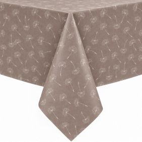 Tafelzeil Paardenbloem Taupe Effects met een taupekleurige ondergrond en een wit patroon van paardenbloempluisjes, strak over een tafel gedrapeerd.